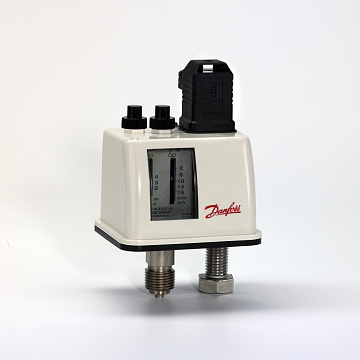 Danfoss 017B0018 — Реле давления BCP, диапазон настройки уставки 2-16 бар, дифференциал 2-3,2 бар, присоединение G 1/2