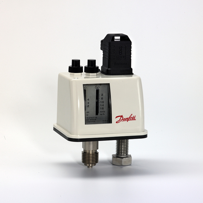 Danfoss 017B0010 — Реле давления BCP3, диапазон настройки уставки 0-2,5 бар, дифференциал 0,4-1 бар, присоединение G 1/2
